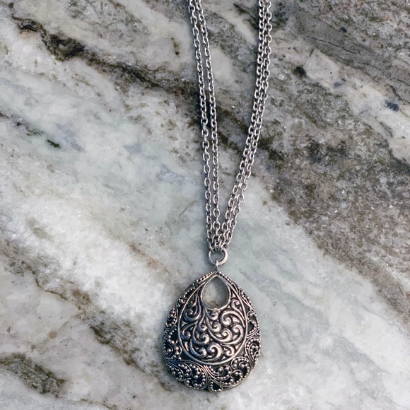 Lois Hill 2 strand Filigree scroll oval necklace. Incredible detail. Beautiful!! - Picture 8 of 9